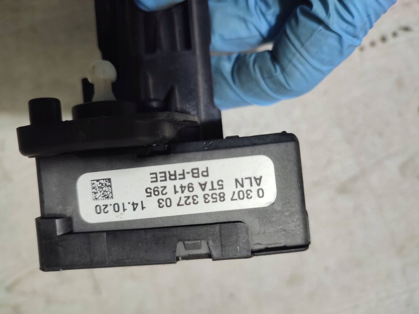 Volkswagen Touran III 2020 front right mini motor control