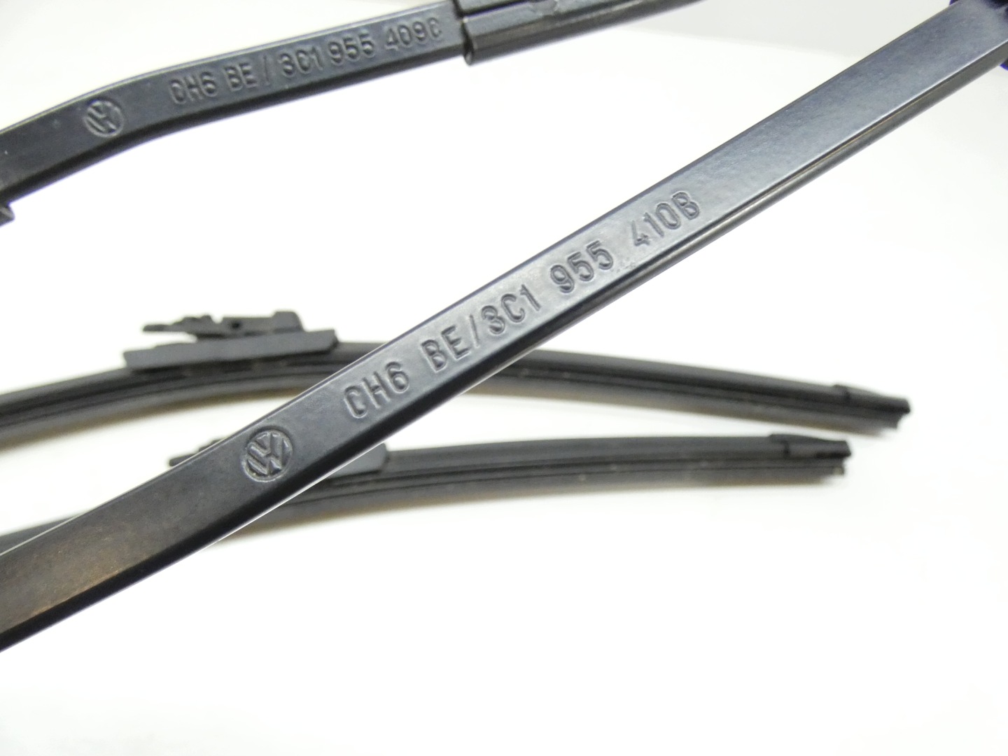 wiper arm front VW PASSAT B6 05-10 2SZT KOMPLET