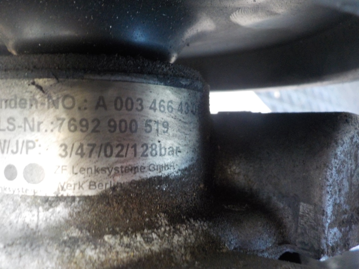 MERCEDES-BENZ KLASA E (W211) 1.8 B ORG servo pump A0034664301