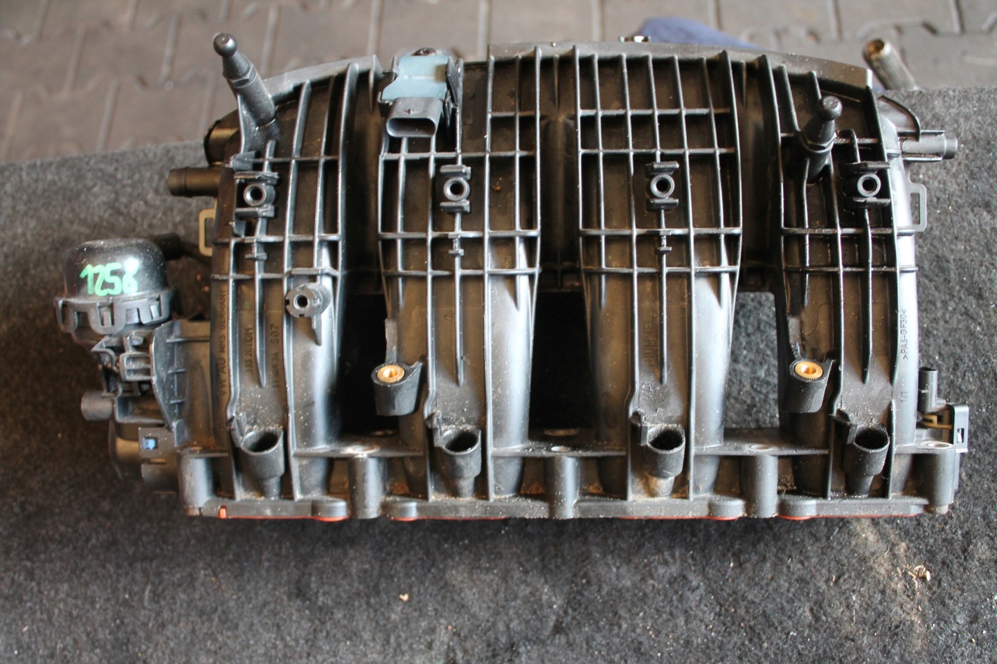 1258. intake manifold AUDI 06C133201DM