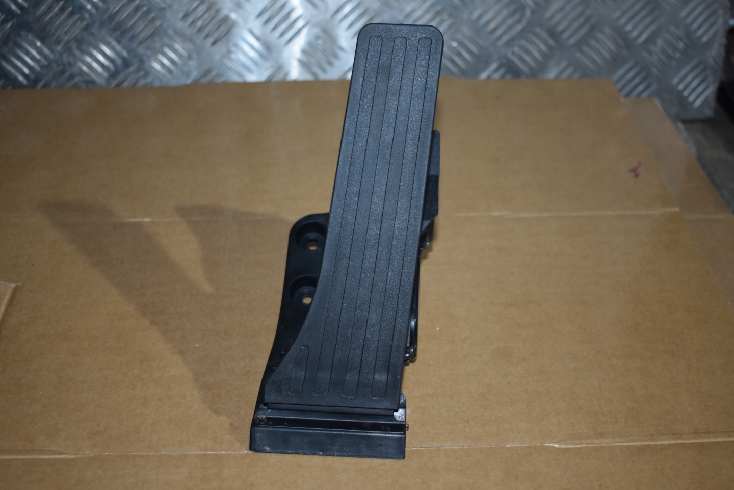 IDEALNY accelerator pedal MERCEDES W214 1