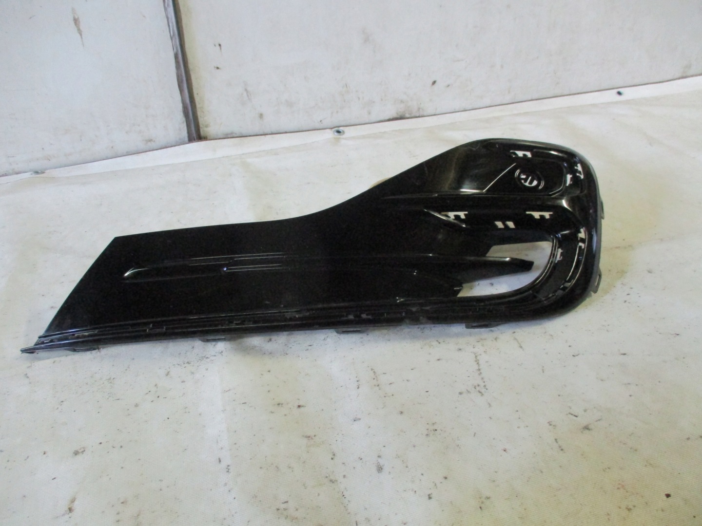 grid of a bumper left Ford Focus MK4 TITANIUM NX7B-15A299-E