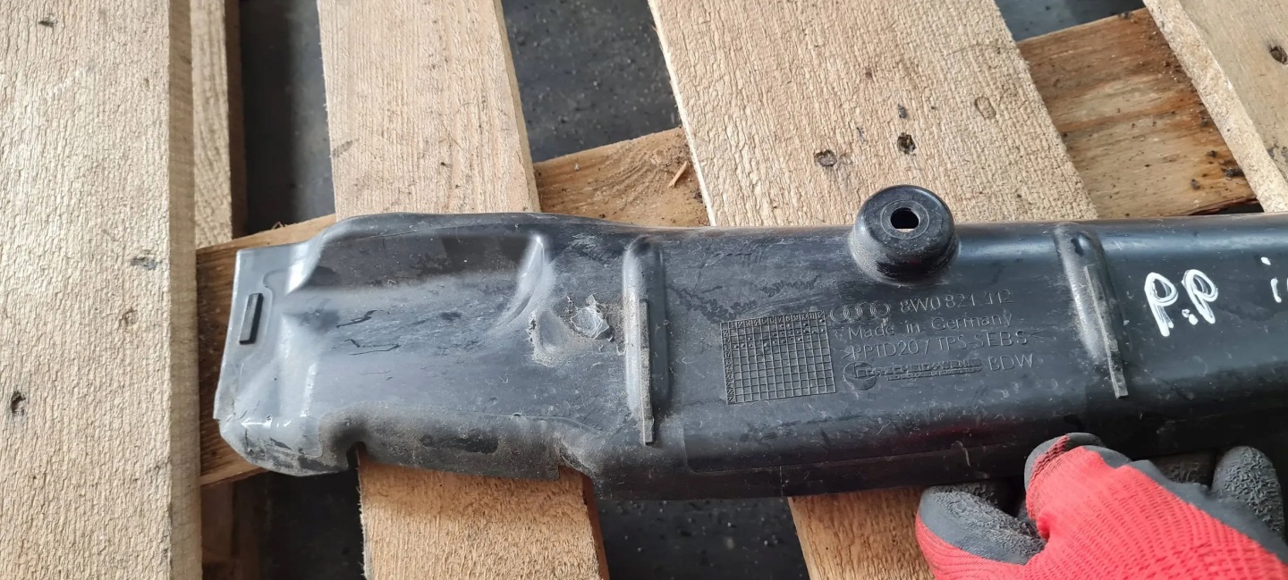 A4 B9 8W hangszigetelő fedél sárvédöt jobb 8W0821111