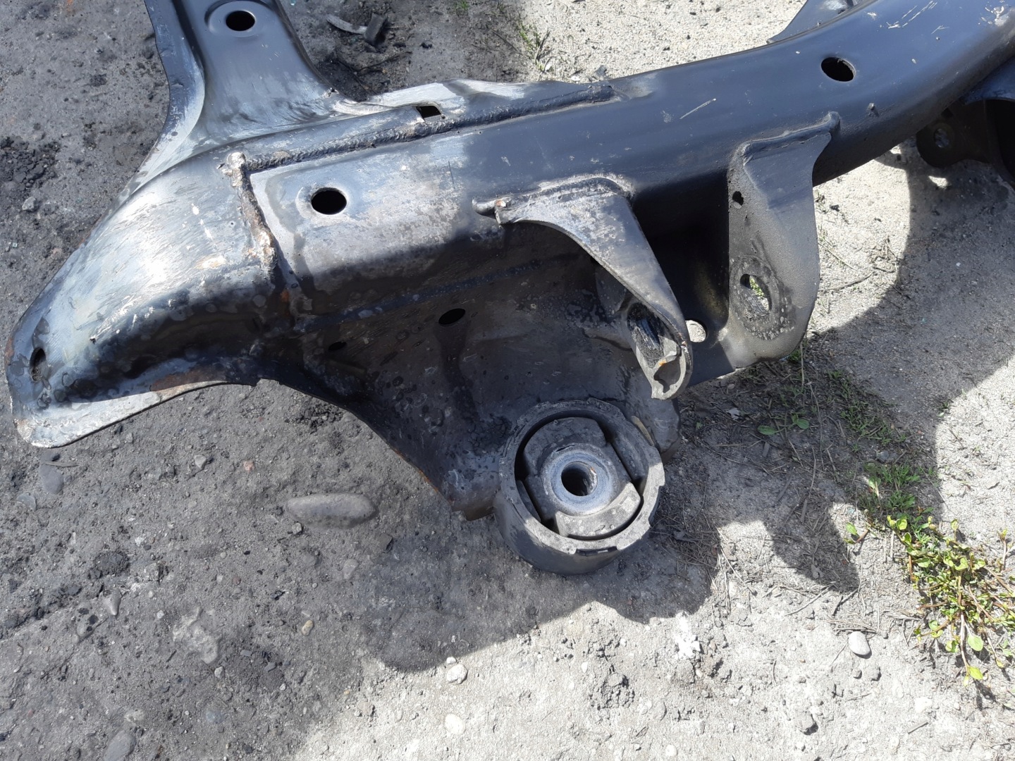 AUDI Q7 4L axle beam subframe sususpension front 7L0400025