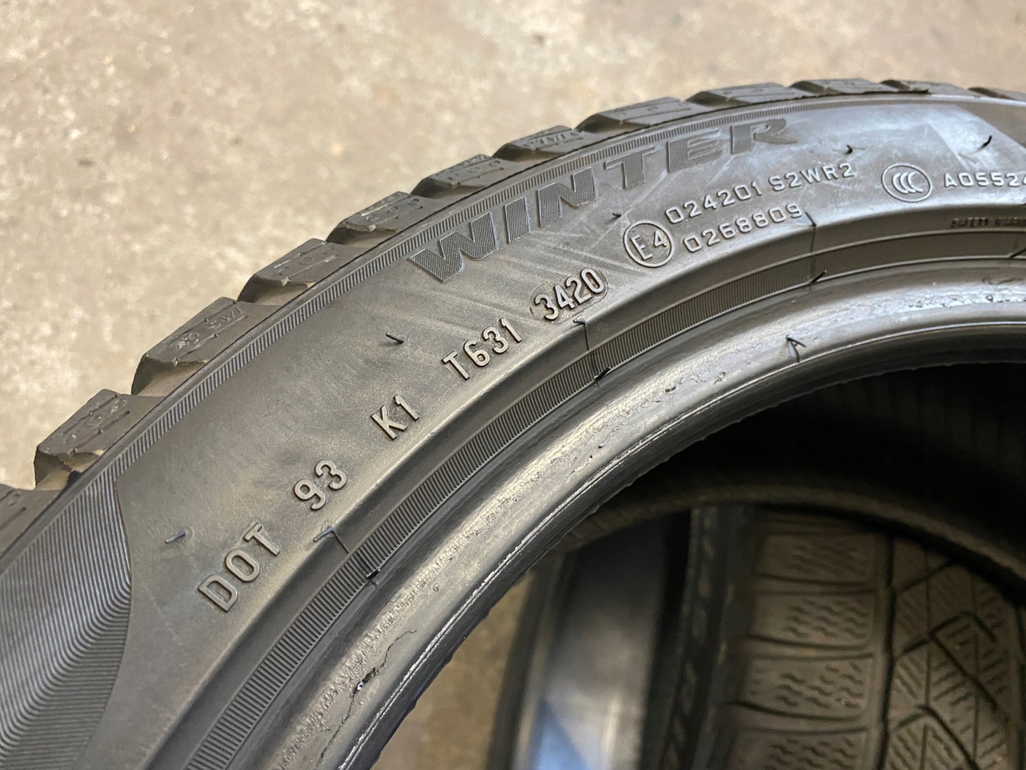 2 tyres winter 225/45R18 Pirelli Winter Sottozero 3 RUN FLAT 6mm