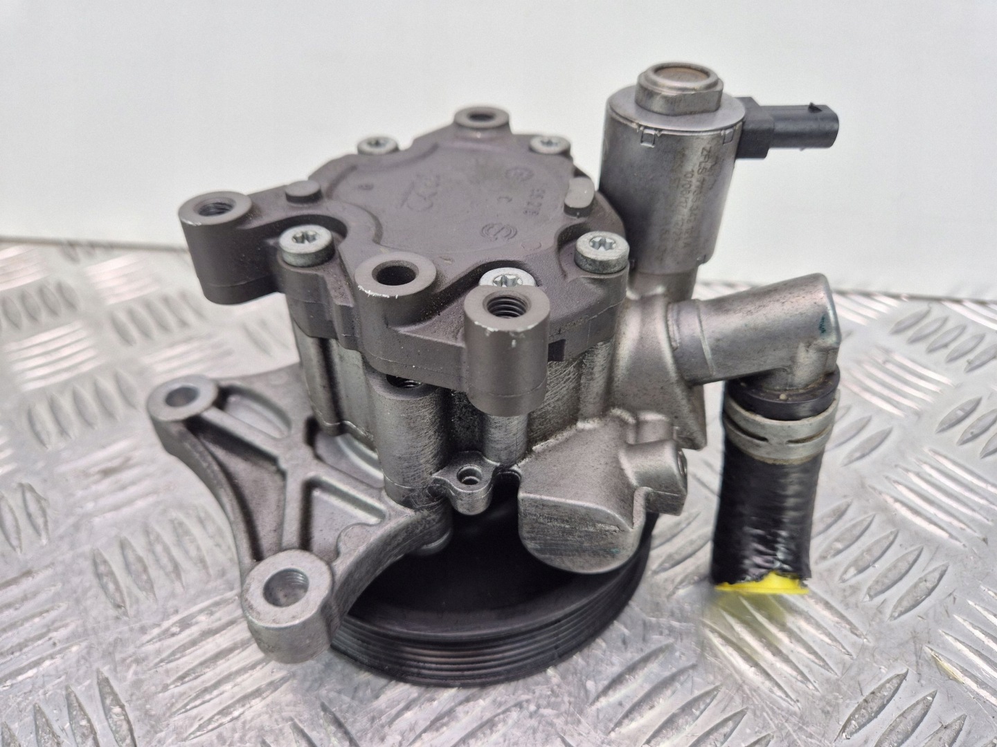 Mercedes C200 CGI W204 servo pump 7693955160