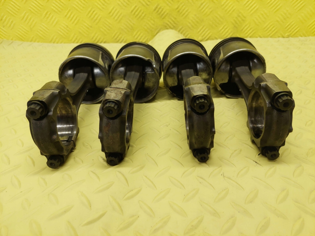 TOYOTA COROLLA E12 2.0 D4D piston