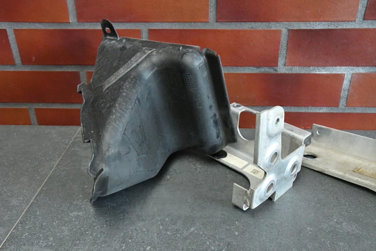 front panel, wall holder left lower bracket BMW Z4 G29 M40i