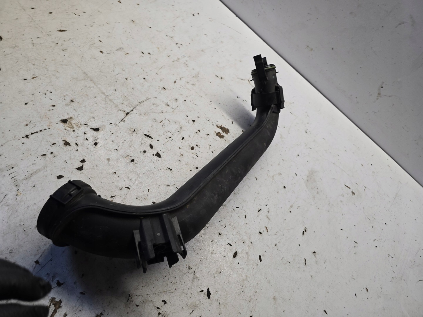 AUDI A3 8V cijev crijevo prijenos interkulera 04E145673F 1.4 TFSI