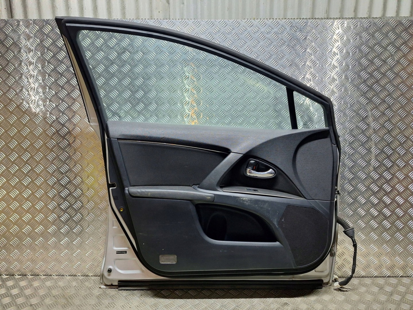 door left front TOYOTA AVENSIS T27 09-18 complete