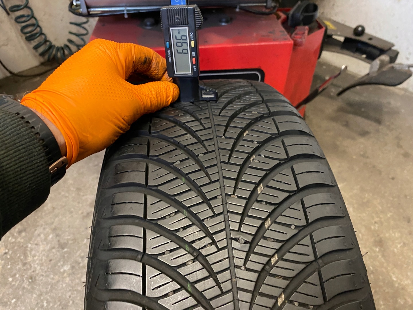 gomma caloroczna 205/55R16 Goodyear Vector 4Seasons G2 7mm