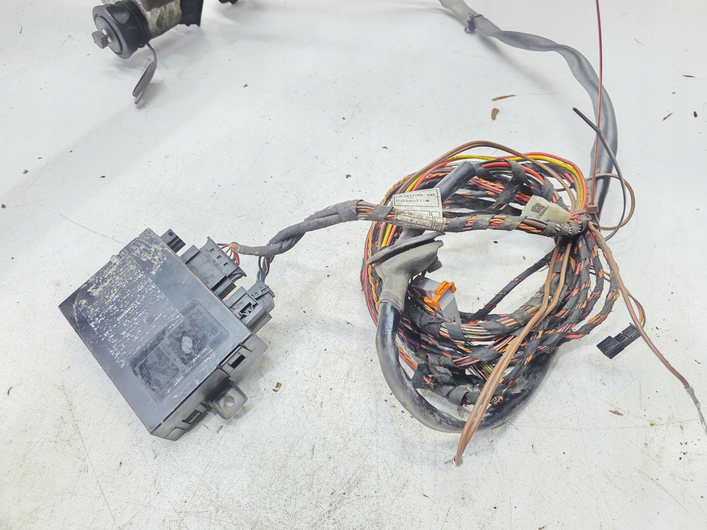 tow WYPINANY AL-KO AUDI A4 B7 8E0092155B 8E0800495A