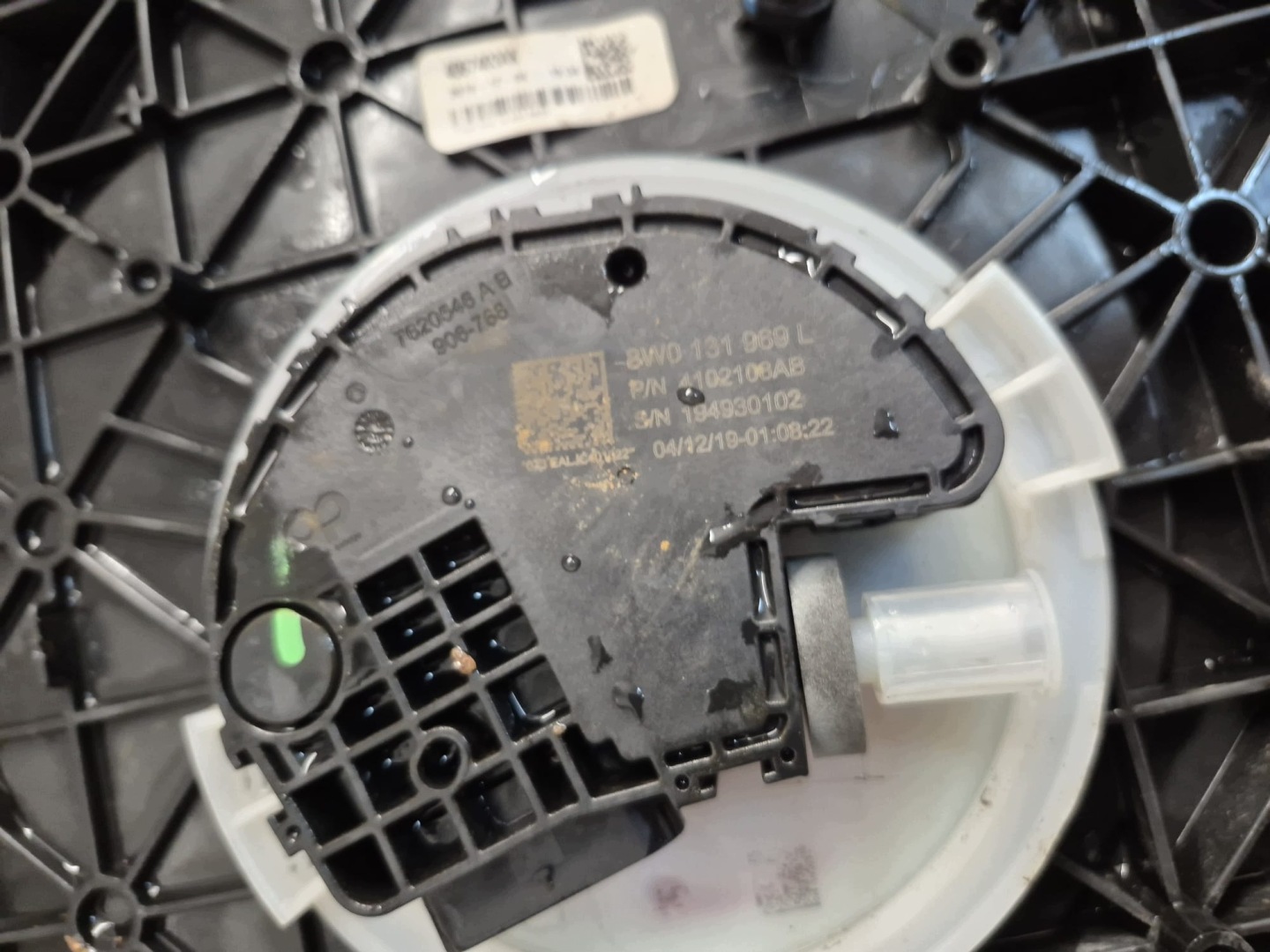 AUDI A4 B9 8W0 15- behälter PLNU ADBLUE 8W0131878BP