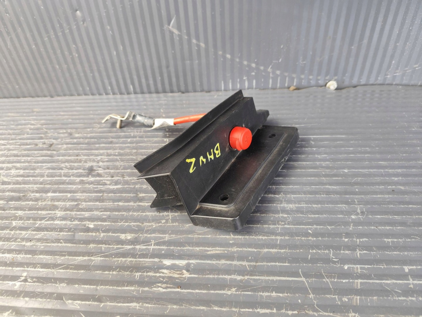 BMW 2 ACTIVE TOURER U06 Blende Abdeckung Gehäuse KLEMY AKUMULATORA 8498433