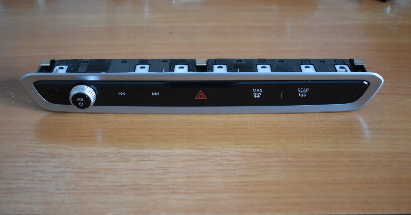 IDEALNY PANEL RADIA BMW G05 G06 G07 1