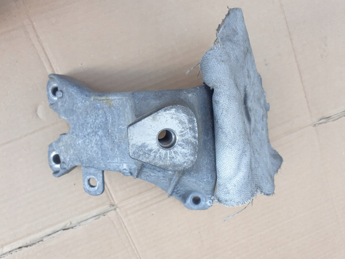 holder engine mount holder cover TERMICZNA AUDI A4 B8 8K A5 8T OE