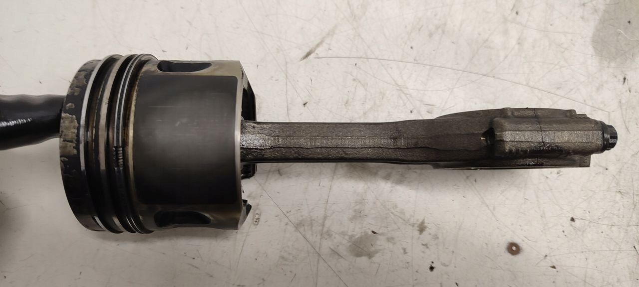 piston connecting rod Audi A4 B7 2,0 TDI BRB