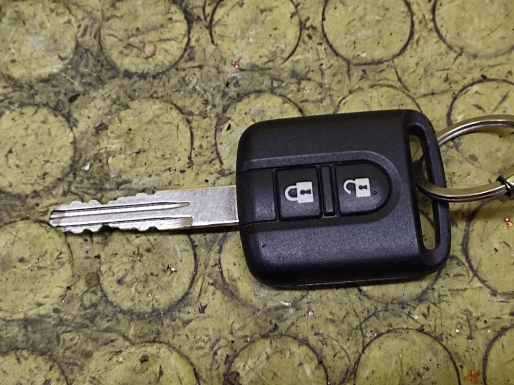 NISSAN MICRA K12 ignition key 28590AX600