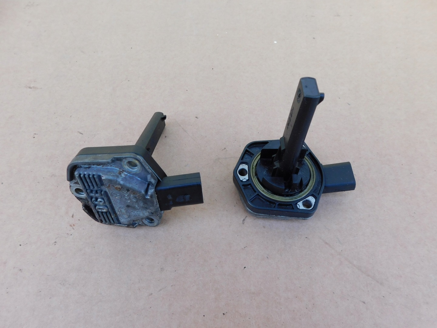 VW Crafter 2.5 tdi sensore Livello olio OEM Originale 6PR008079 HELLA