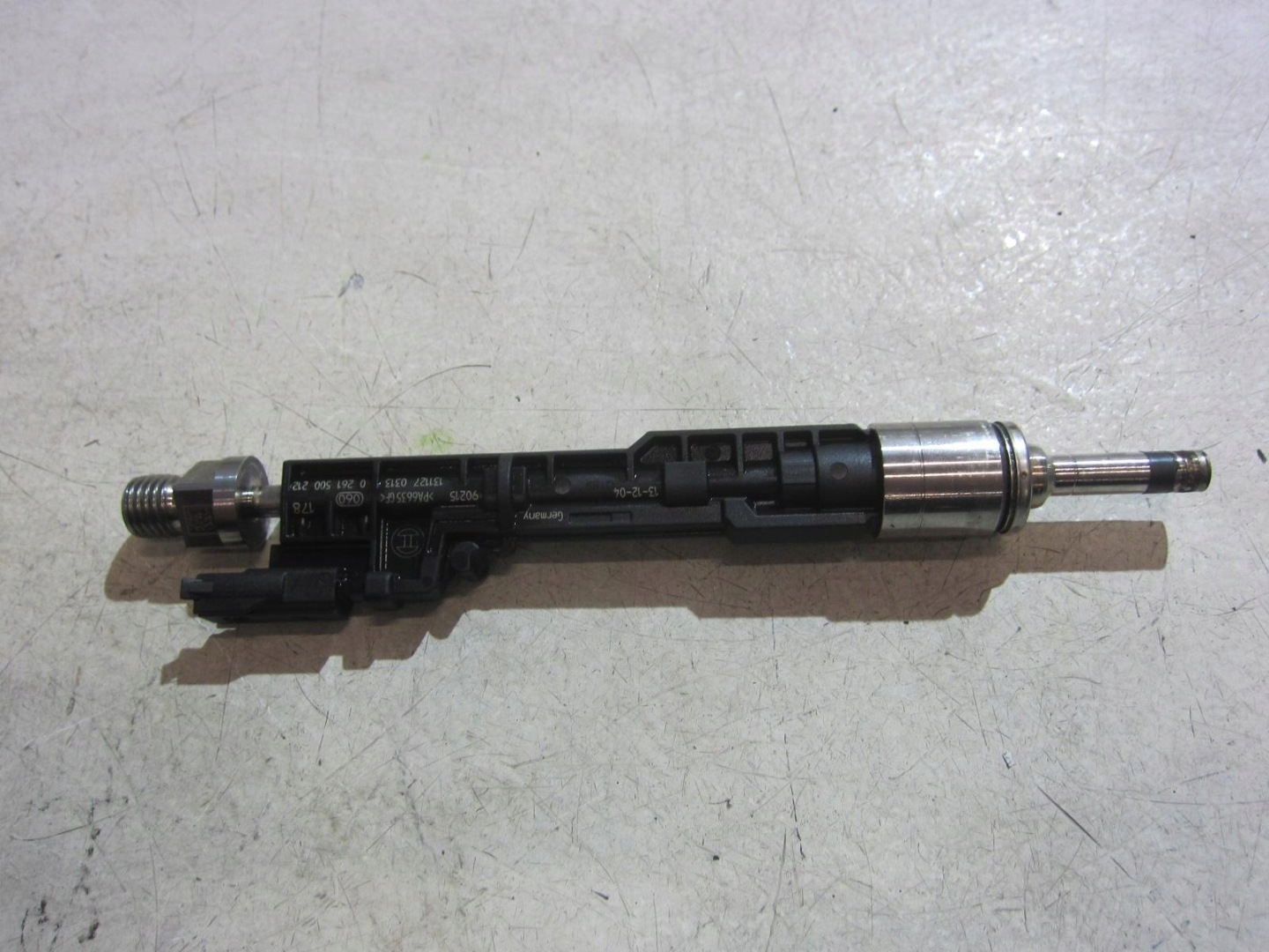 BMW F30 328 N20 injector nozzle 7645960