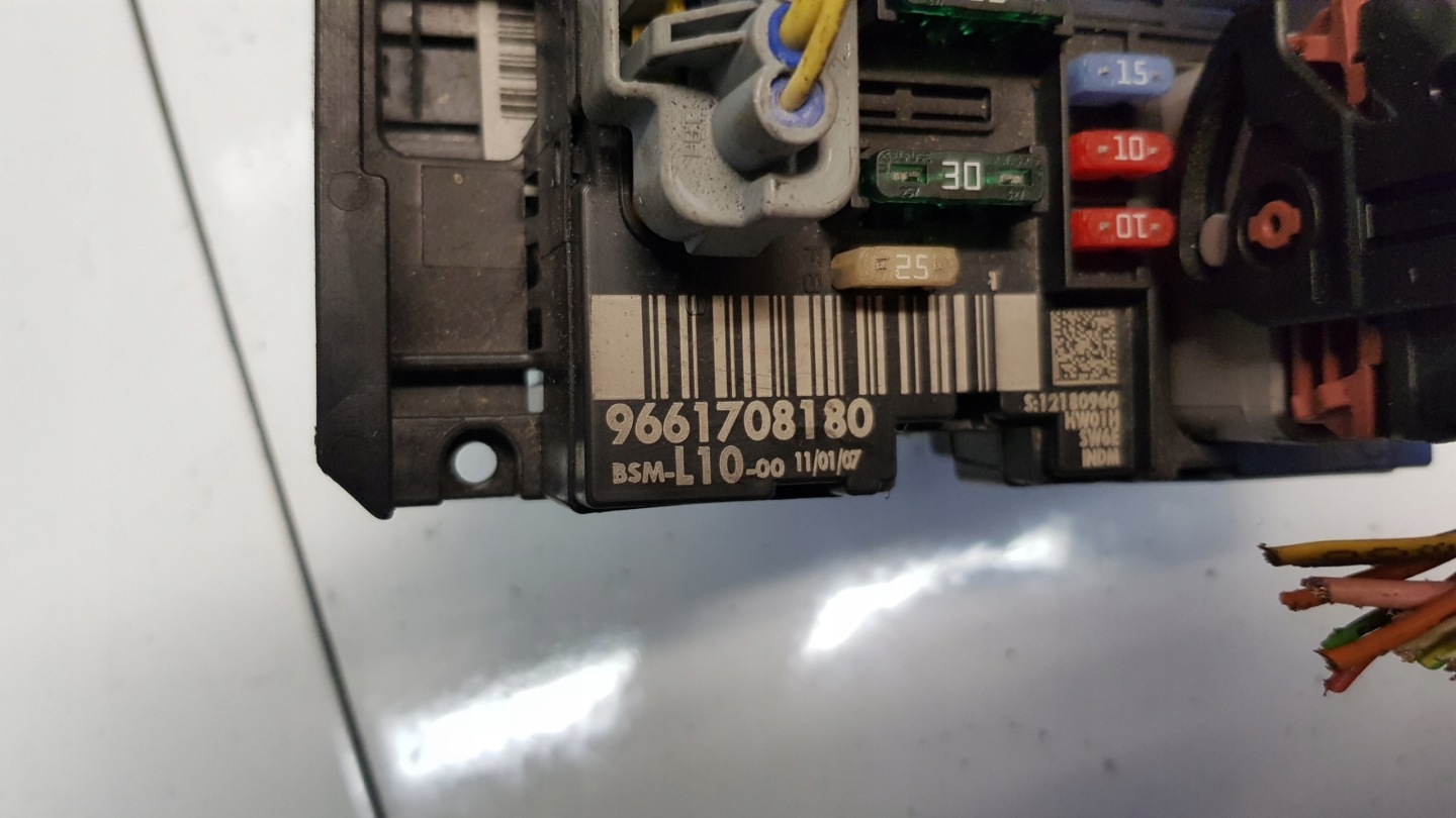 PEUGEOT CITROEN compartment module BSM 9661708180 L10