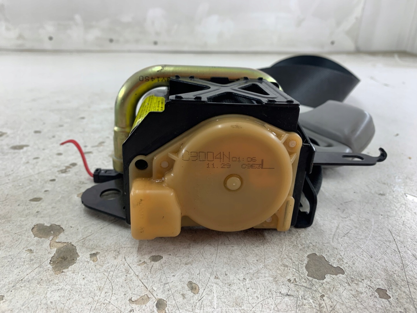 MITSUBISHI OUTLANDER and seat belt left front