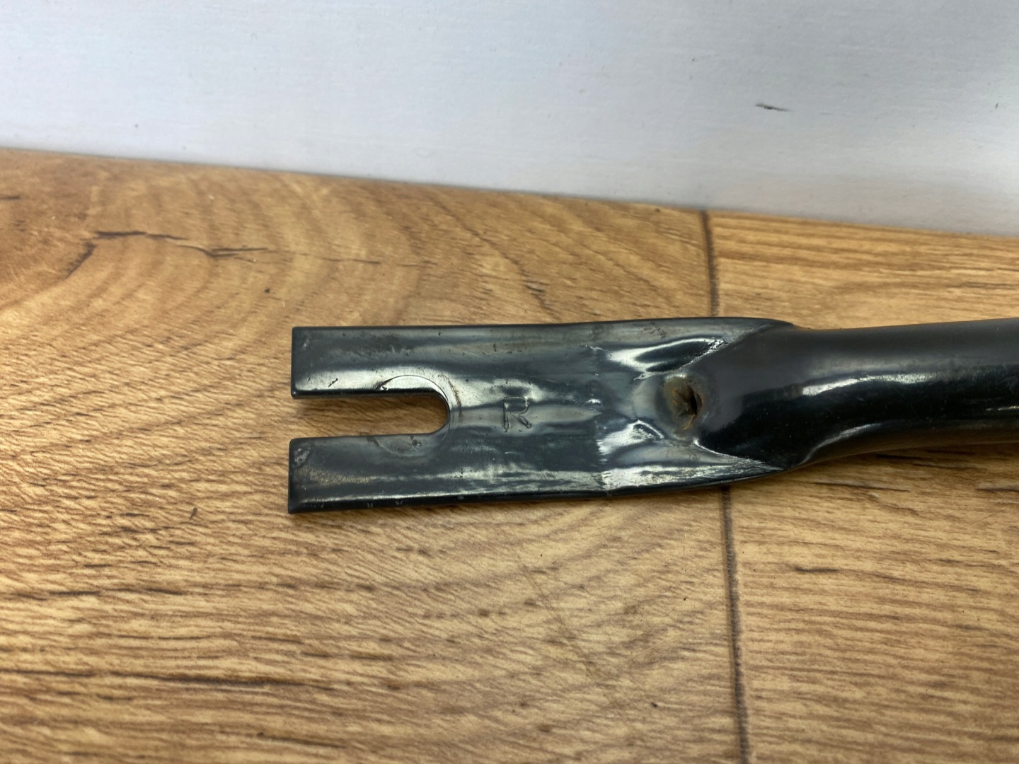 wall support of the rear right right Dodge Challenger 2015+ USA