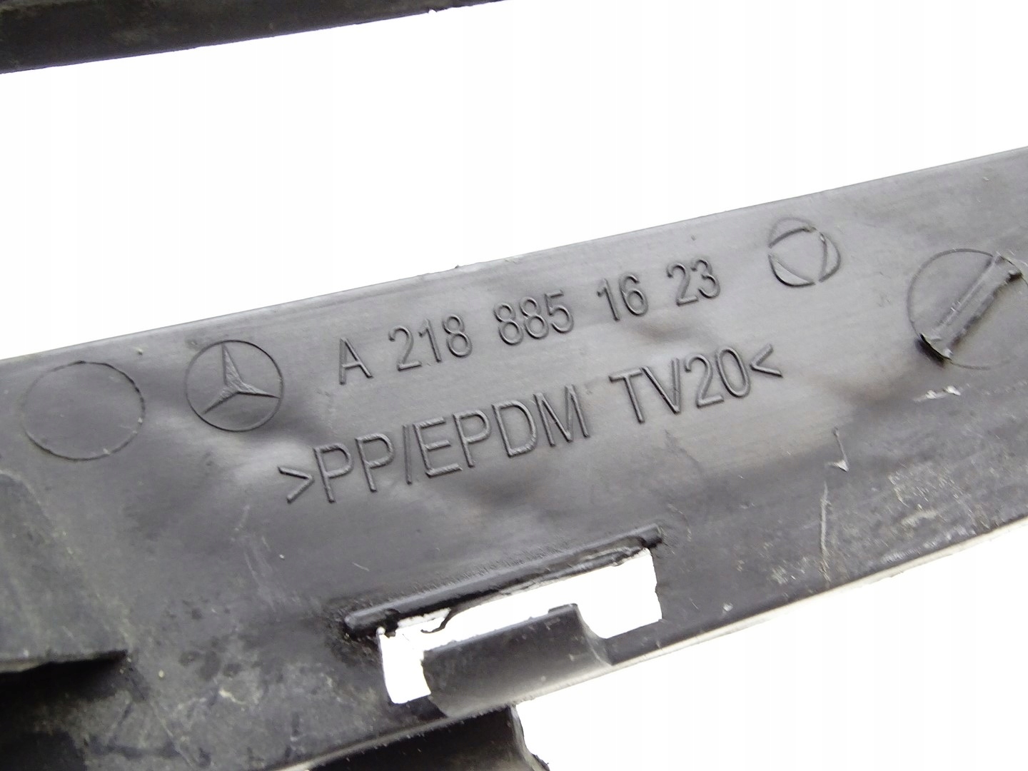 grid of a bumper right front right front MERCEDES CLS W218 A2188851623