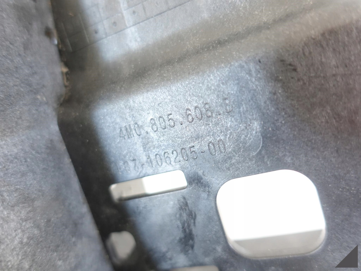 AUDI Q7 SQ7 4M0 LIFT 19- support lights right new