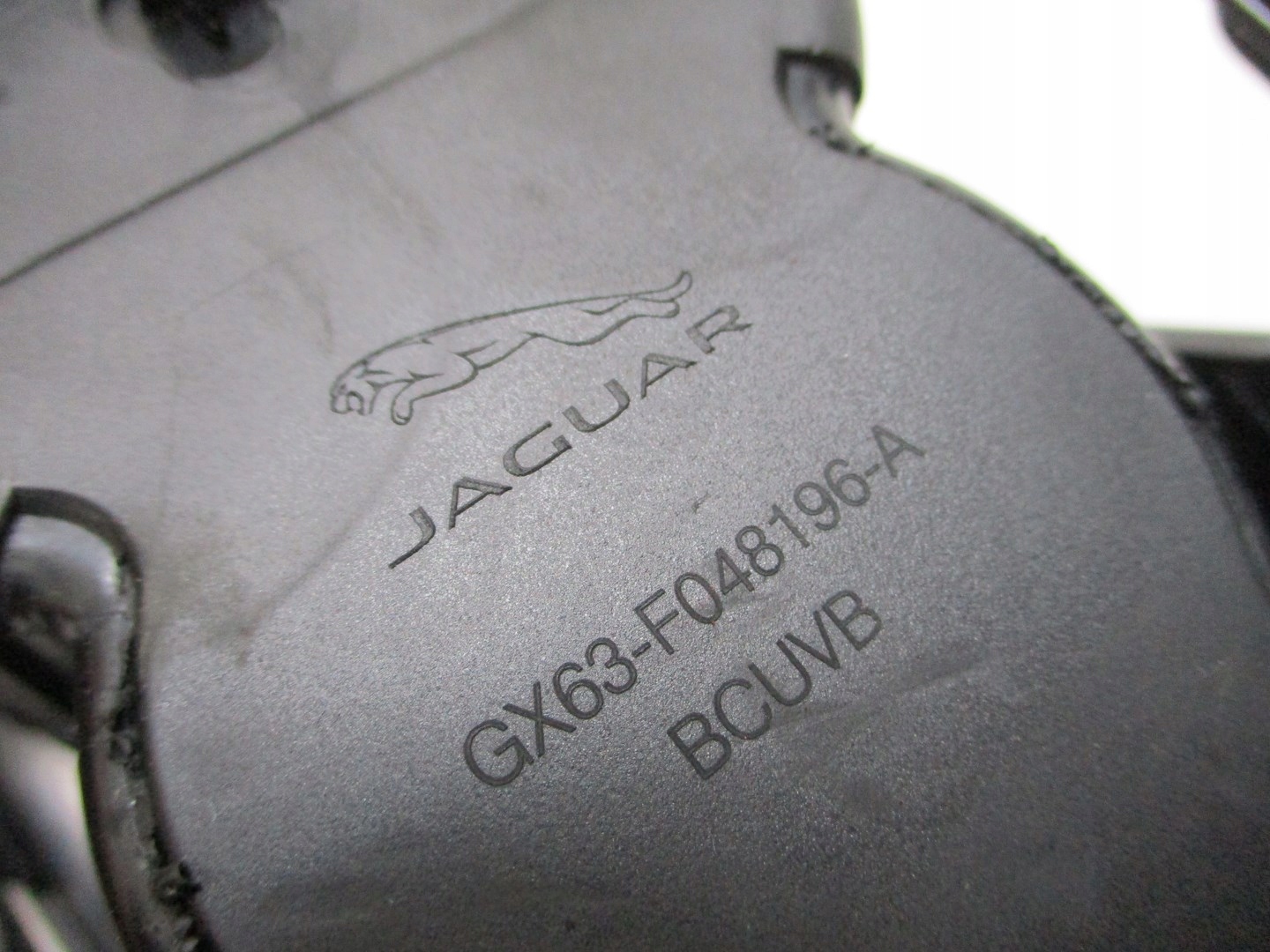 Tunel for kubki bracket JAGUAR F PACE GX63F048196A