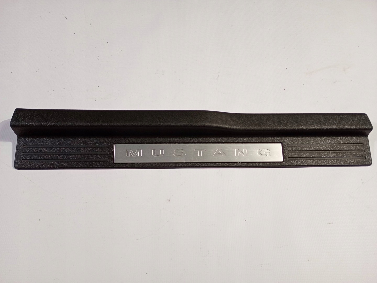 cover moulding of the threshold inner right side Ford Mustang V 2005-2009