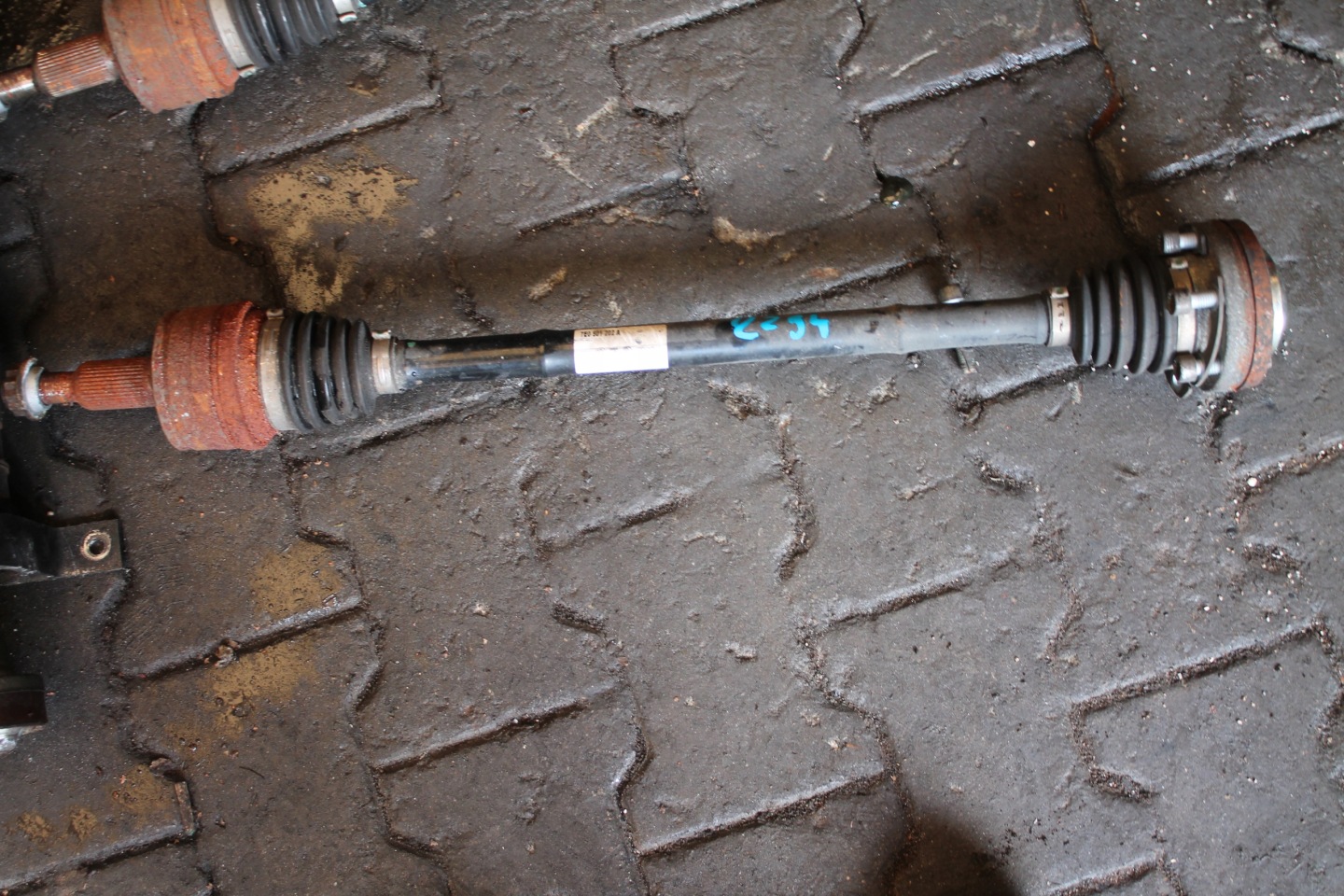 2294. semi-axis rear part VW T6 4X4 7E0501202A