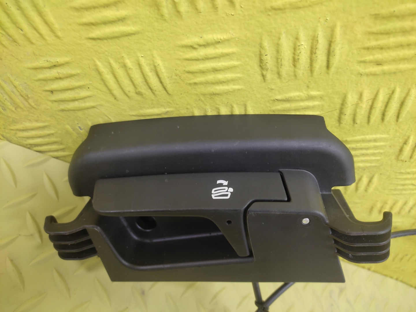 VW PASSAT CC handle lever KANAPY rear part 3C8885592