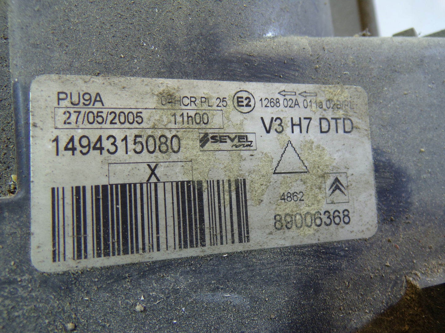 light front front right CITROEN C8 (3)