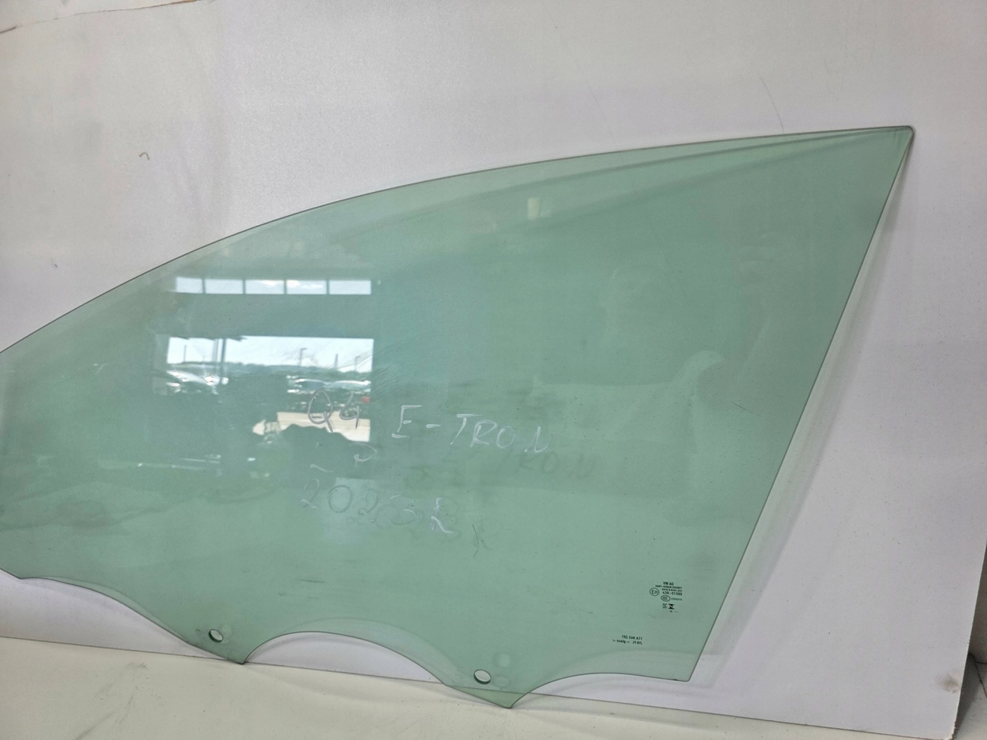 window side door right front AUDI Q4 E-TRON 11A845201 2023 ROK