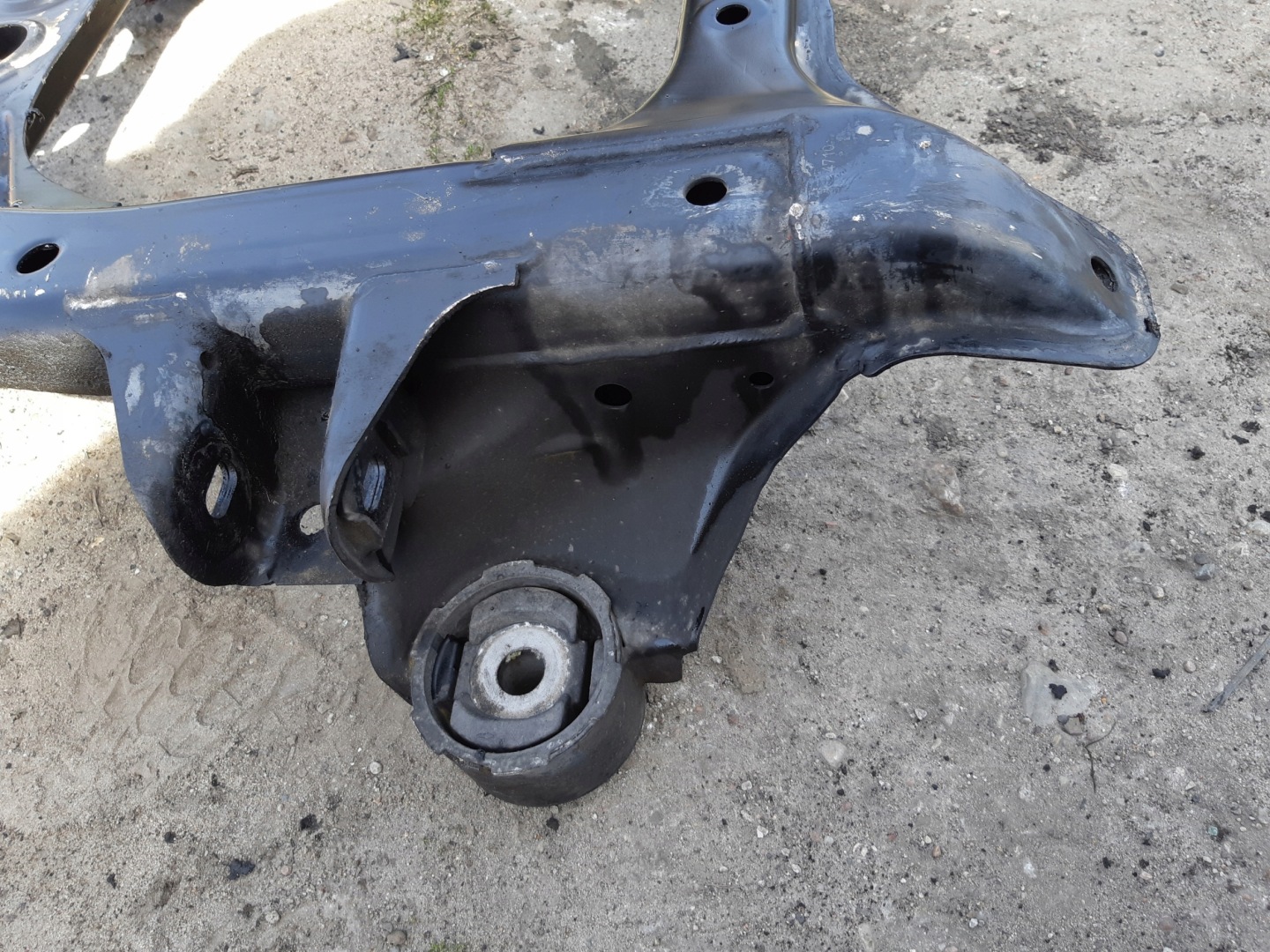 AUDI Q7 4L axle beam subframe sususpension front 7L0400025
