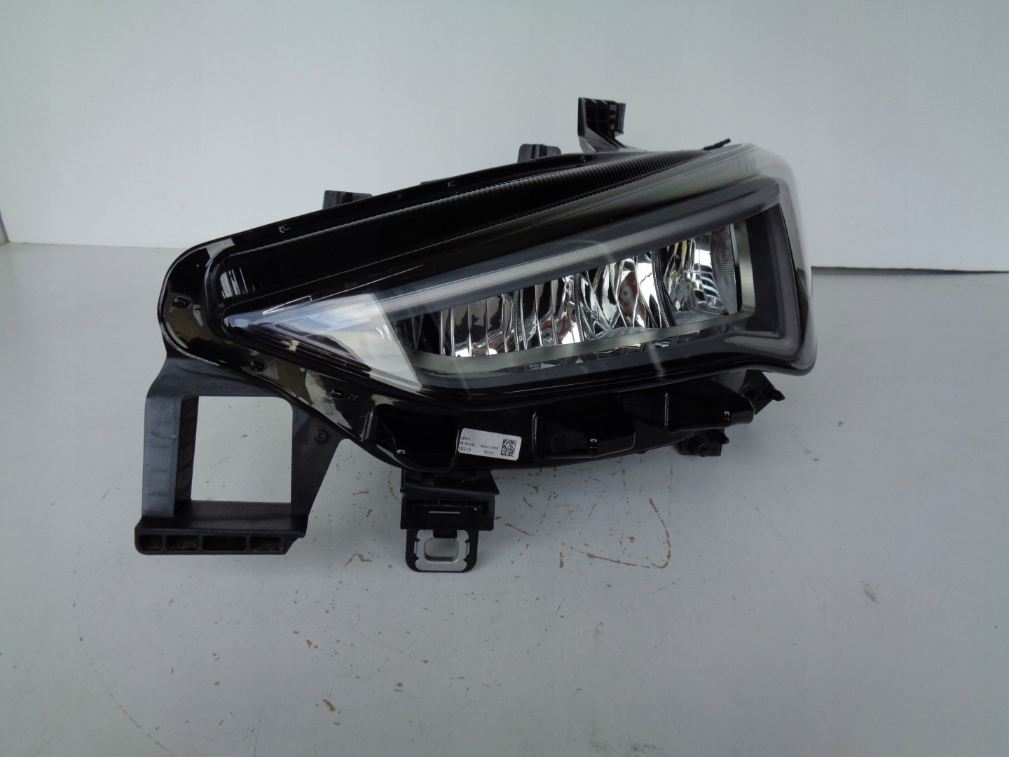 light left REFLEKTOR SEAT CUPRA BORN 21- FULL LED