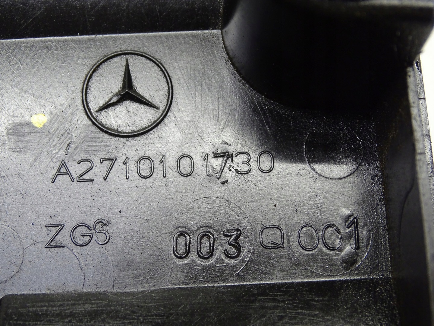 Abdeckung der Ventile MERCEDES C-KLASA W204 A2710101730