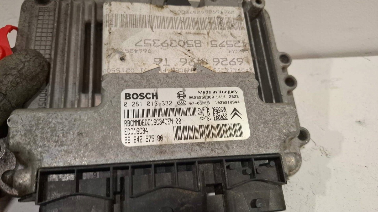 control unit of the engine computer 0281013332 Citroen Peugeot 1.6 HDI