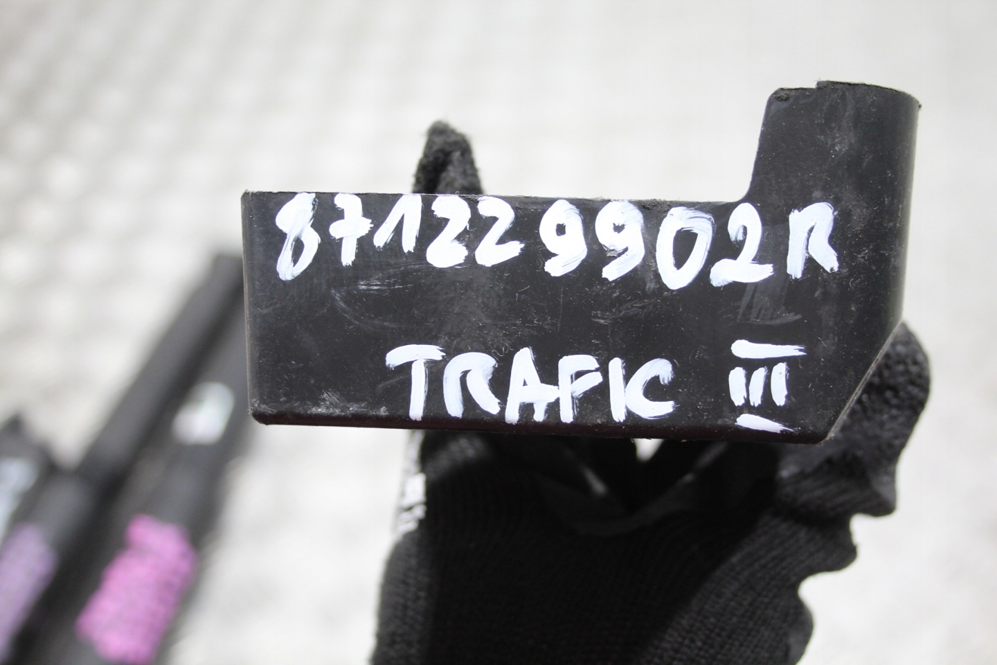 SUPPORT PLAQUE POIGNÉE TRAFIC III 3 871229902R