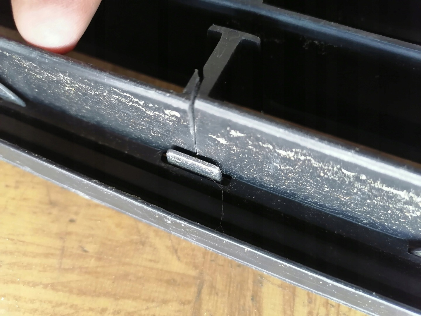 Lüftungsgitter mitte der Stoßstange VW POLO 10-15R 6RU853677A