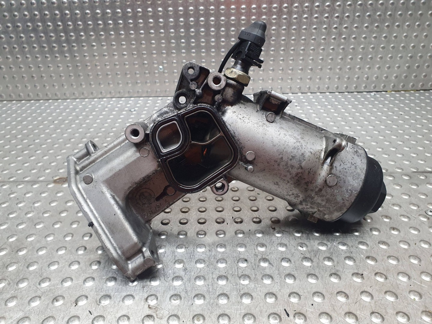 Ölfiltergehäuse 7787072 BMW E46 E87 E90 E60 X3 E83 2.0D M47