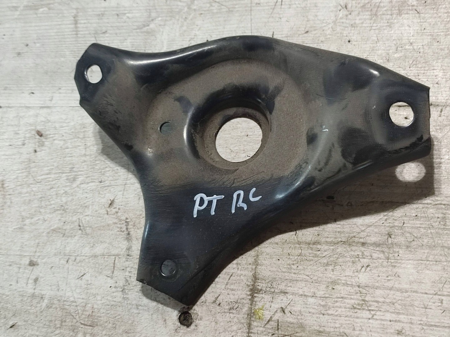 Lexus RC 2019 rear part side right holder podluznicy