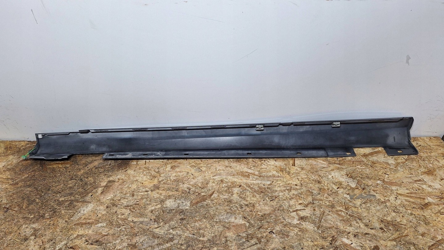 cap threshold moulding threshold right MERCEDES C-KLASA W204 07- A2046900440