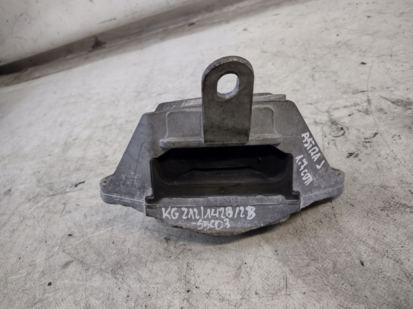 holder engine mount Opel Astra J 1,7CDTI OE 13248546