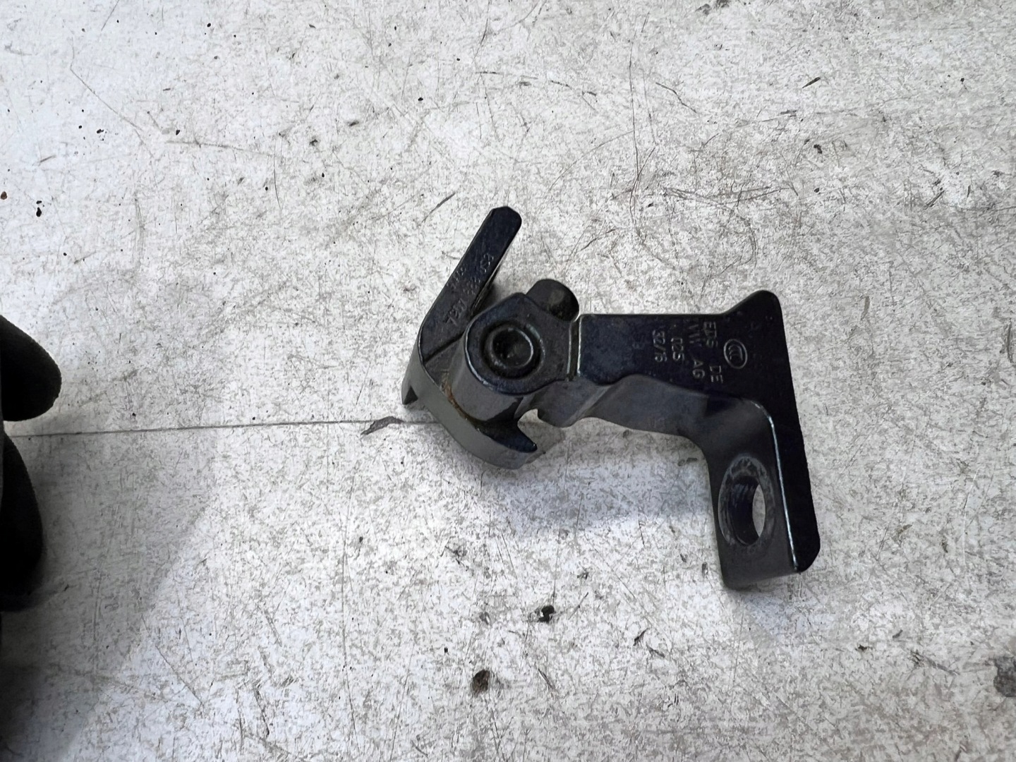 hinge door left lower AUDI Q7 4M 8S0833403A