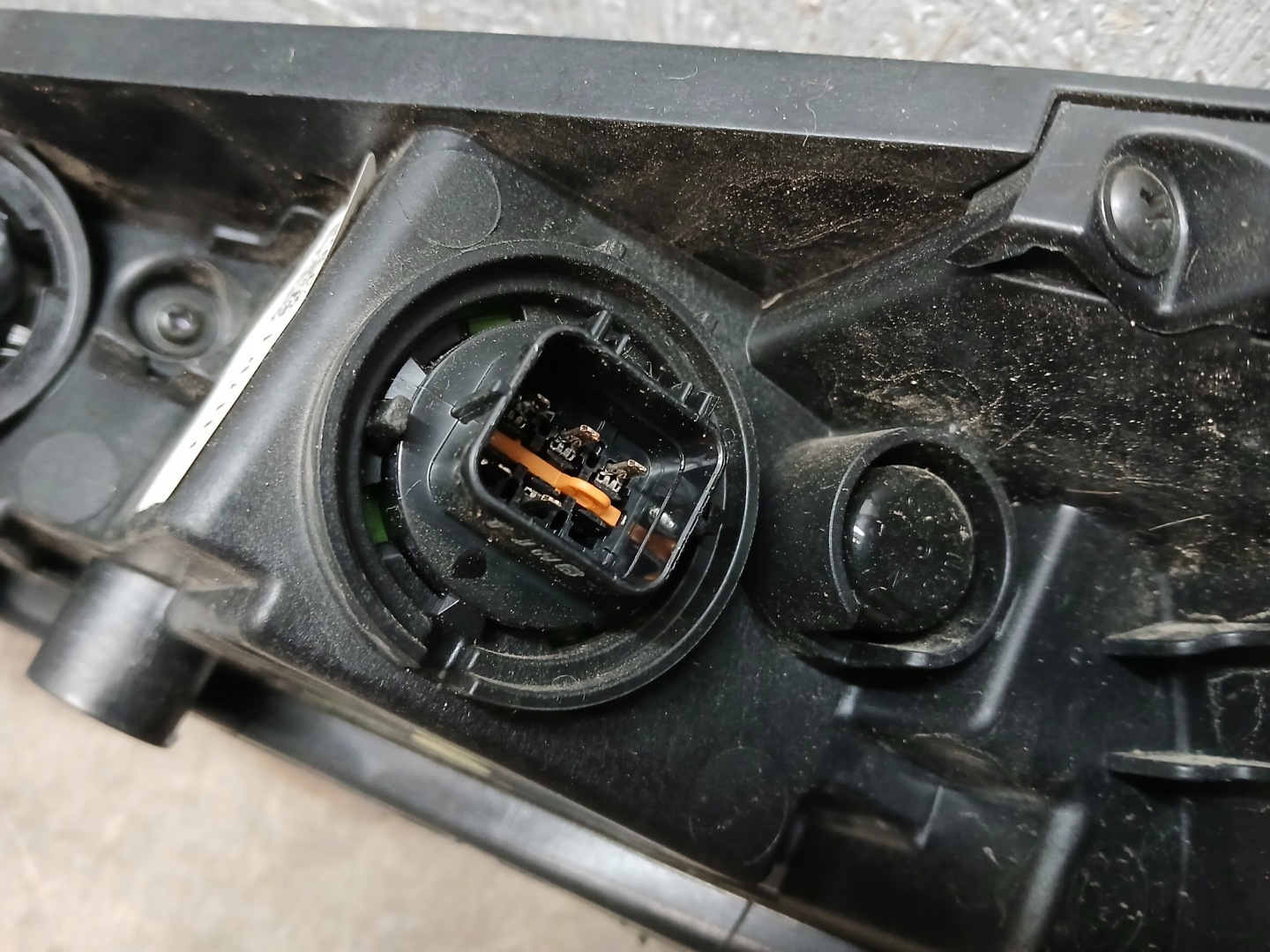 light front right HYUNDAI KONA and 1 LED 5PIN 92208-J9000