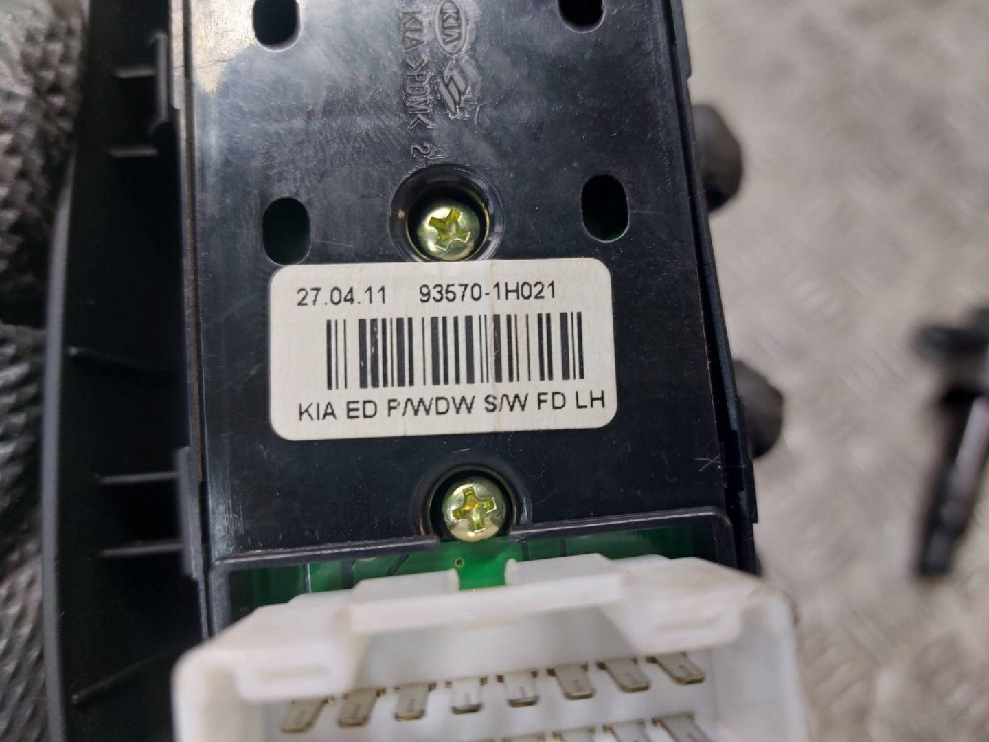 window control switch left front KIA PROCEED and LIFT 93570-1H021