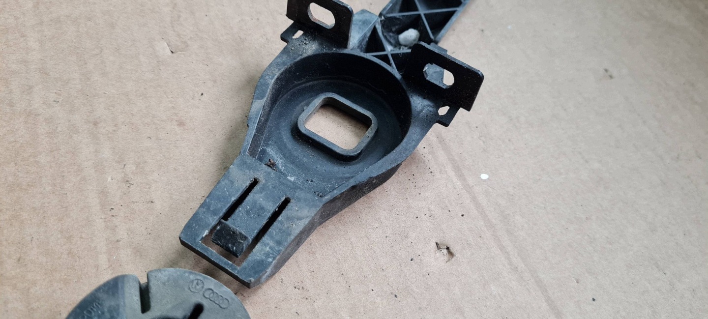 Q5 8R LIFT bracket holder hook radiator A5 A4 B8 8K0805201