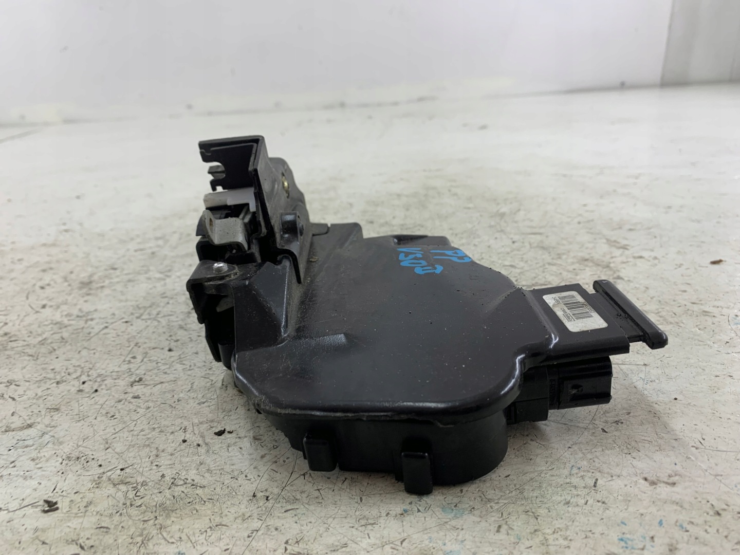 VOLVO V50 and lock door right front 30753663